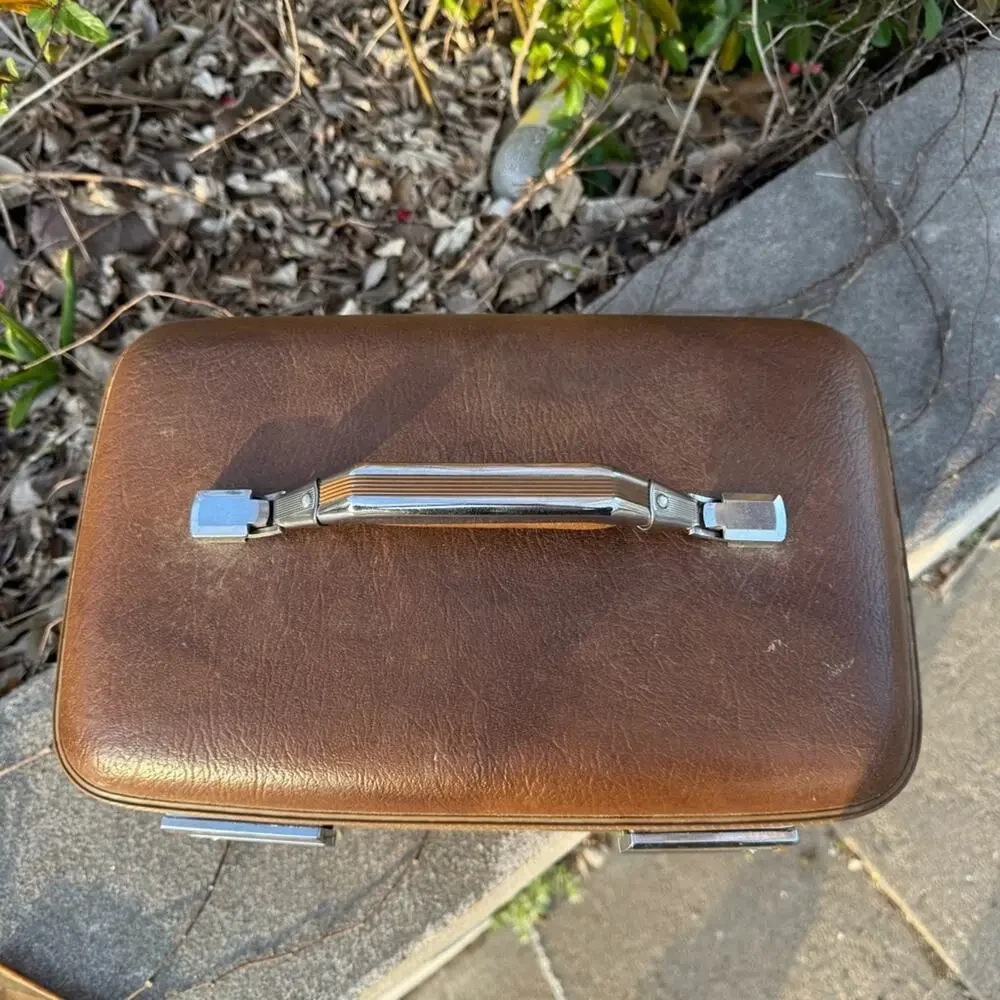 American Tourister Traveler Brown Train Case Makeup Case With Tray